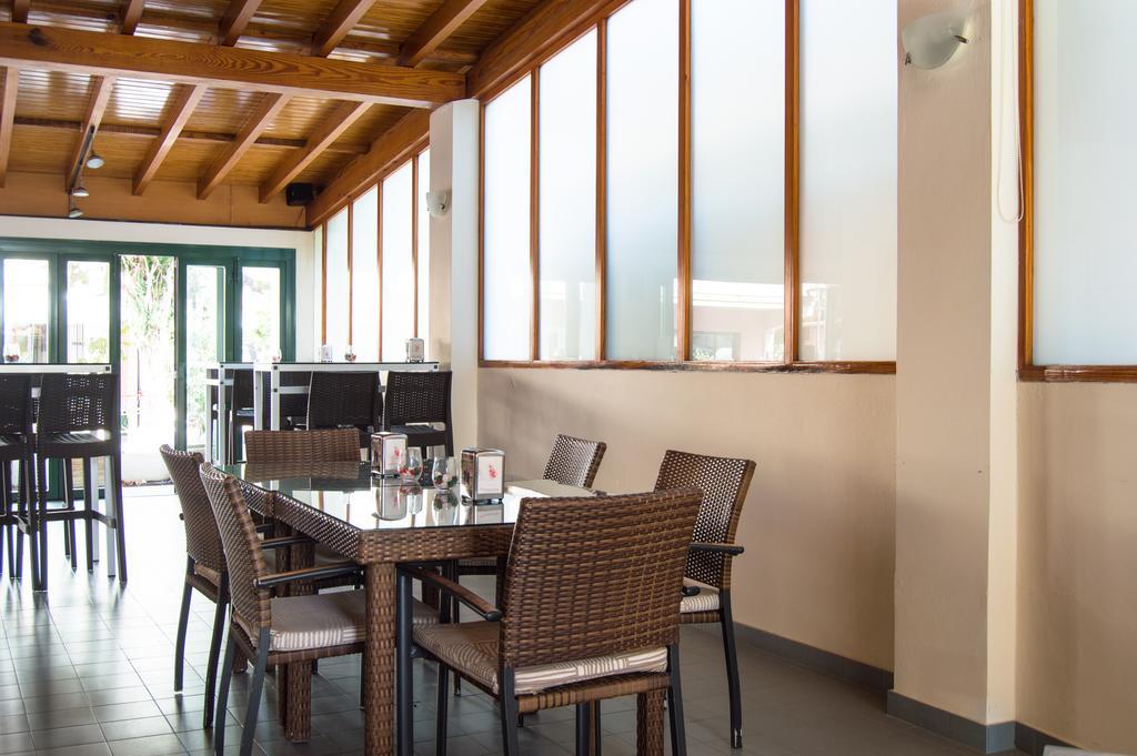 Hostal Rosales Es Pujols Exterior foto