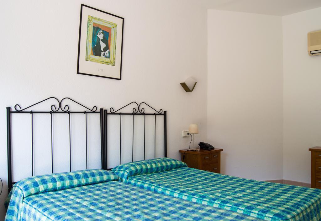 Hostal Rosales Es Pujols Exterior foto